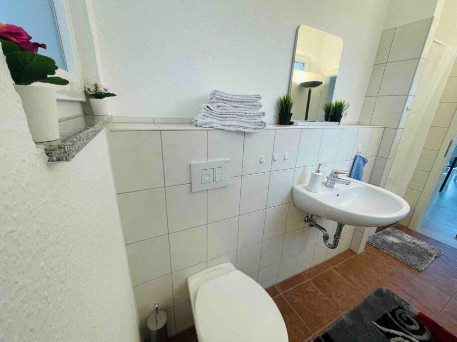 Schoenes Bungalow, Check-In Kontaktlos, Zentral Дуйсбург Екстер'єр фото
